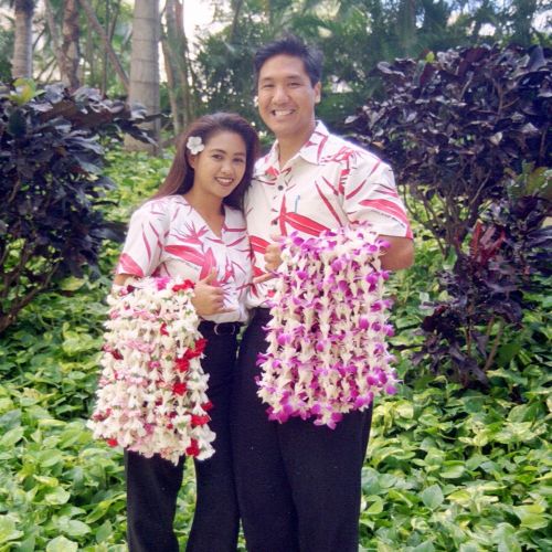 Arrival Lei Greeting and Round Trip Waikiki Transfers